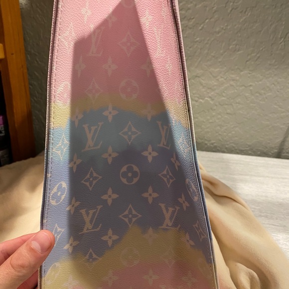 Louis Vuitton OnTheGo Pastel 2020 Escale Authentic - Picture 8 of 12